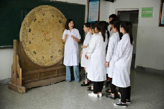 四川省卫生学校的护理专业不做护士还能做什么?